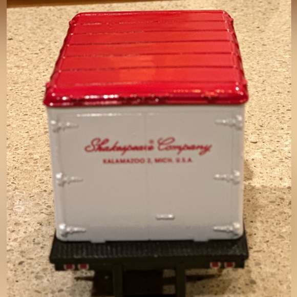 1957 IH DRY GOODS VAN ~SHAKESPEARE WONDEROD By FIRST GEAR INC. #10-1635 W Box - Picture 8 of 16